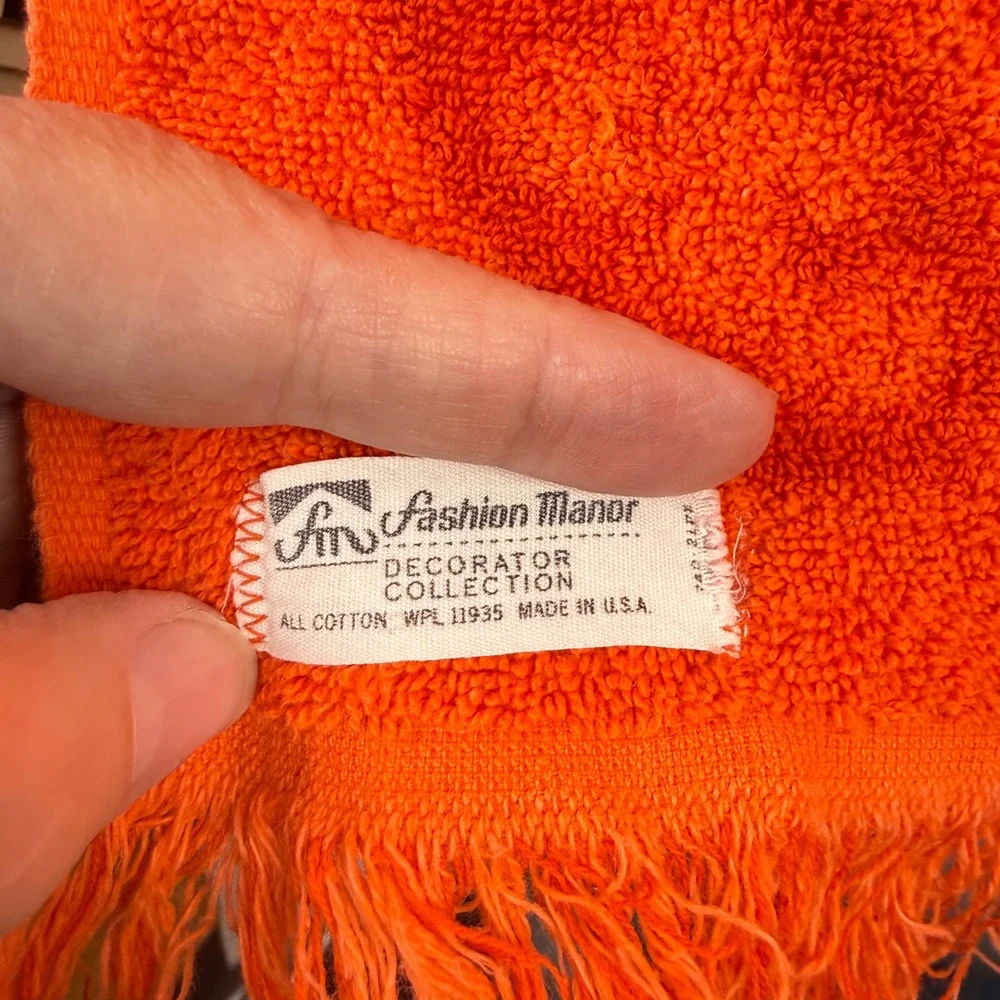 Vintage Fashion Manor Jacquard Damask Bath Towel Orange Fringe Bathroom MCM 1970